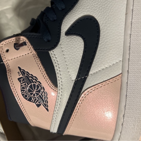 Jordan 1 Bubble Gum - Picture 2 of 4